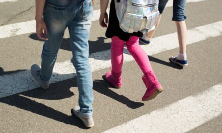 So kommt Ihr Kind sicher zur Schule: Tipps für einen sicheren Schulweg