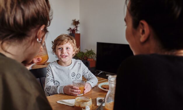 Von Anfang an selbstbestimmt: Wie Eltern die Entscheidungsfähigkeit ihrer Kinder stärken können