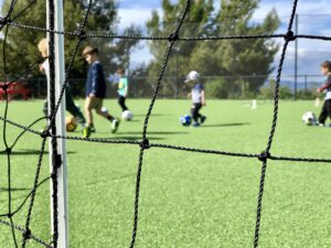 Kinder beim Fußballtraining