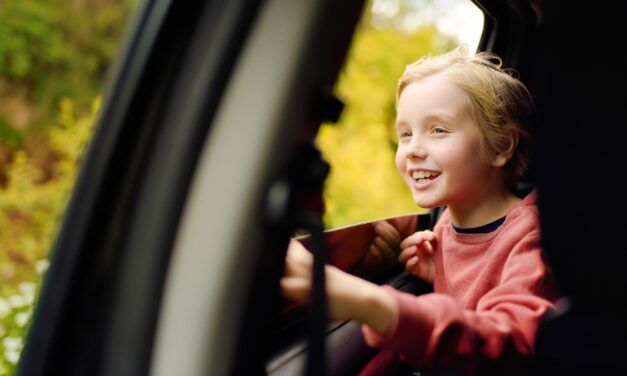 Spiele und Aktivitäten für lange Autofahrten mit der Familie
