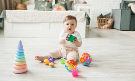Spielen mit Sinn: Wie man Babyspielzeug gezielt einsetzt