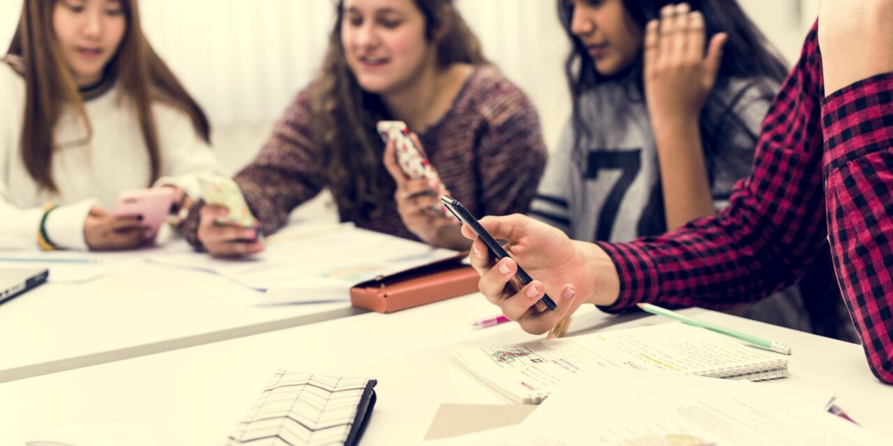 Smartphones im Unterricht: Chancen und Risiken für Schüler*innen