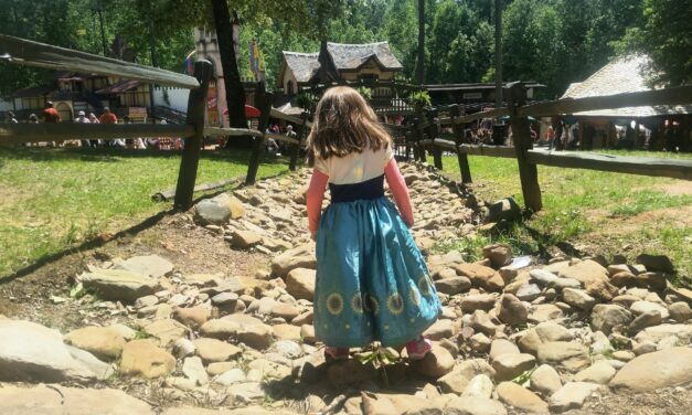 Von Drachen und Prinzessinnen: Wie ihr mit euren Kindern fantasievolle Welten erschafft