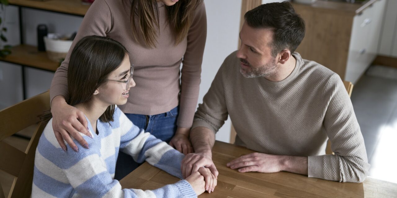 Familienleben mit Teenagern: Wie man gemeinsam durch schwierige Zeiten geht