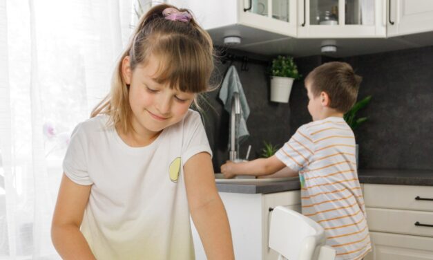 Verantwortung lernen: Wie Eltern ihre Kinder auf den Ernst des Lebens vorbereiten