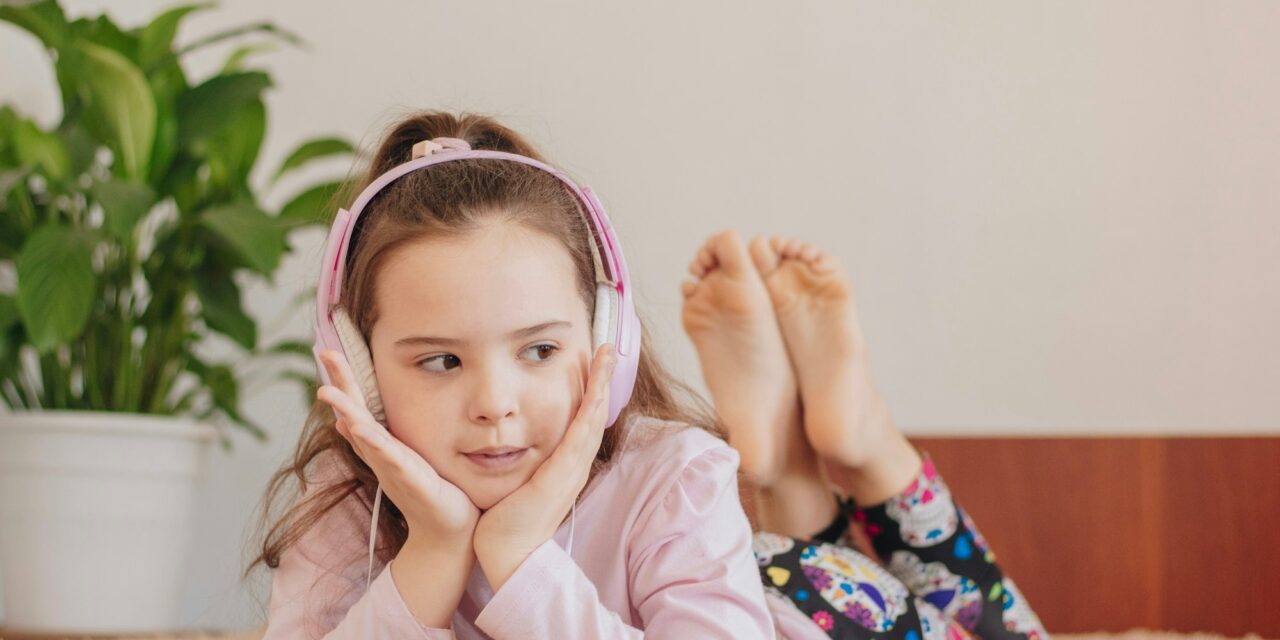 Ohren auf! Wie Hörbücher Kinder beim Lernen und Träumen unterstützen