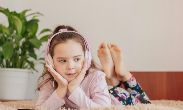 Ohren auf! Wie Hörbücher Kinder beim Lernen und Träumen unterstützen