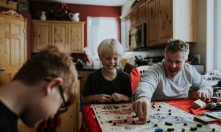 Brettspiele Für Kinder: Gemeinsam Lernen Und Lachen
