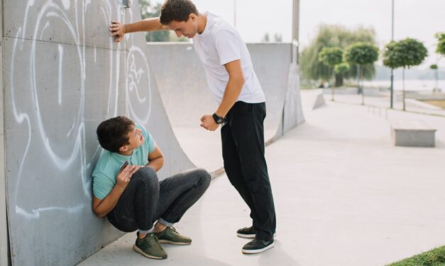 Kinder und Konflikte in der Schule: Strategien für eine positive Klassendynamik