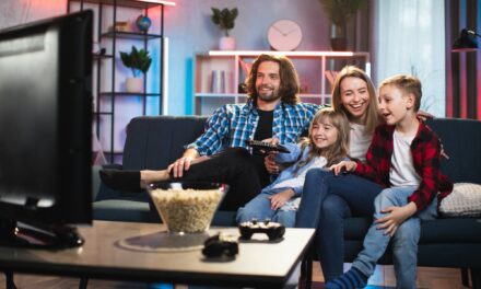 Entspannter Filmabend für alle: Die besten Streaming-Dienste für Kinder und Eltern