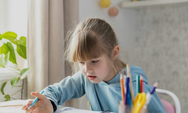 Schluss mit Prüfungsangst: Strategien für Eltern und ihre schulpflichtigen Kinder