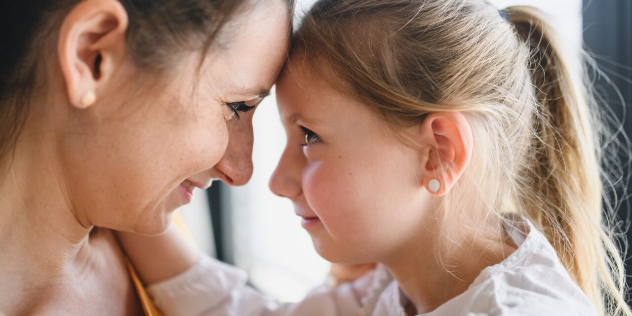 Emotionale Intelligenz: Wie Sie Ihrem Kind helfen, seine Gefühle zu regulieren