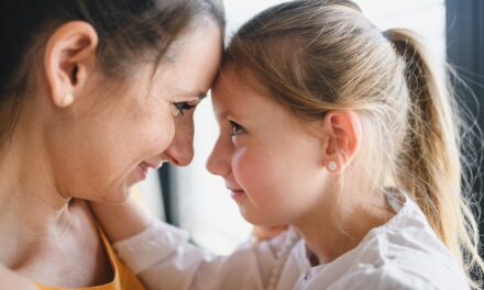 Emotionale Intelligenz: Wie Sie Ihrem Kind helfen, seine Gefühle zu regulieren
