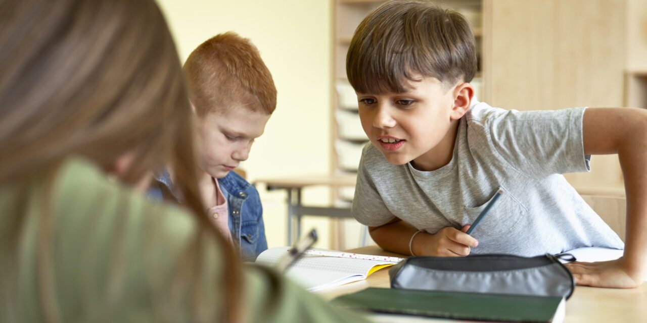 Gemeinsam stark: Wie Schüler*innen durch Teamarbeit soziale Kompetenzen stärken können