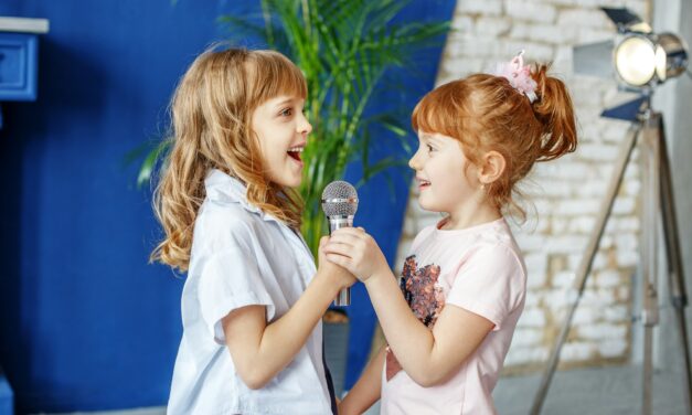 Musik und Sprachentwicklung: Wie Kinderkaraoke das Sprechen fördert