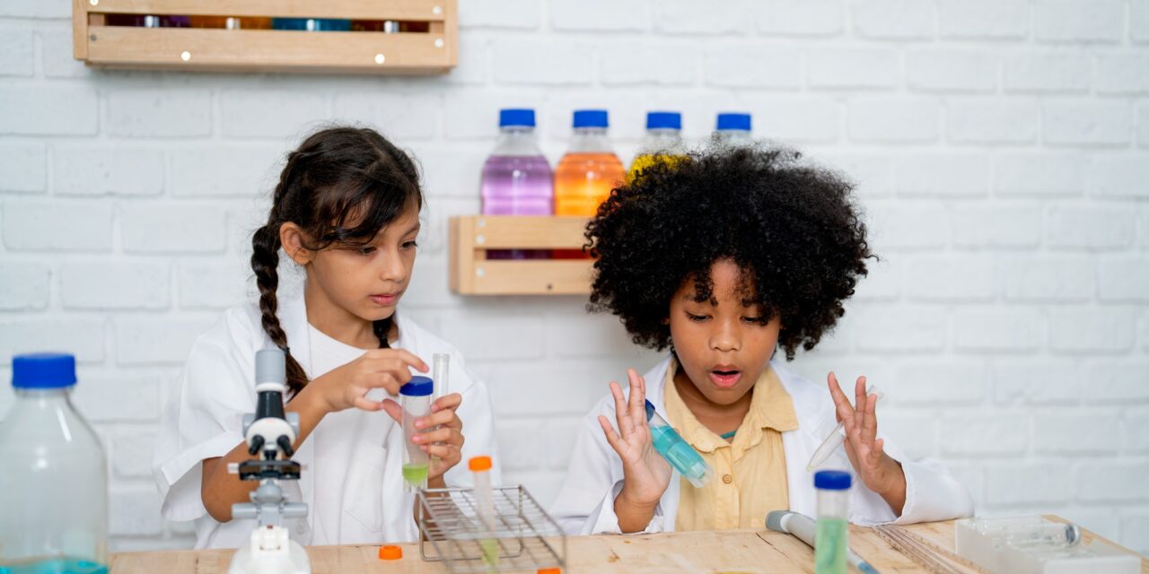 Von der Windel bis zur Uni: Wie Eltern ihre Kinder auf ein selbstständiges Leben vorbereiten können