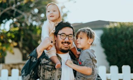 Gemeinsam durch dick und dünn: Wie Eltern die Familienbindung stärken können