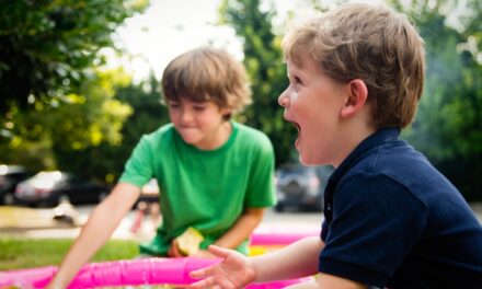 Freundschaften entwickeln: Tipps für Eltern, um Kindern beim Beziehungsaufbau zu helfen