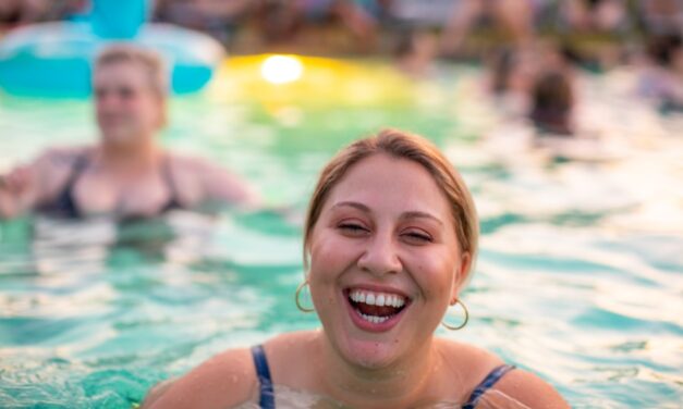 Wasserliebe: Wie Sie Ihre Kinder spielerisch fit fürs Schwimmen machen